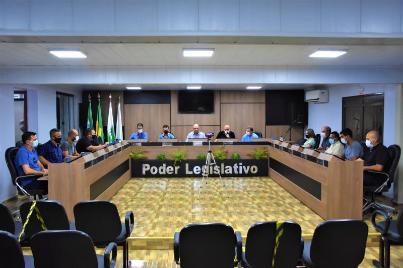 Em sessão extra, vereadores aprovam lei que regulamenta a compra de imunizantes contra a covid-19